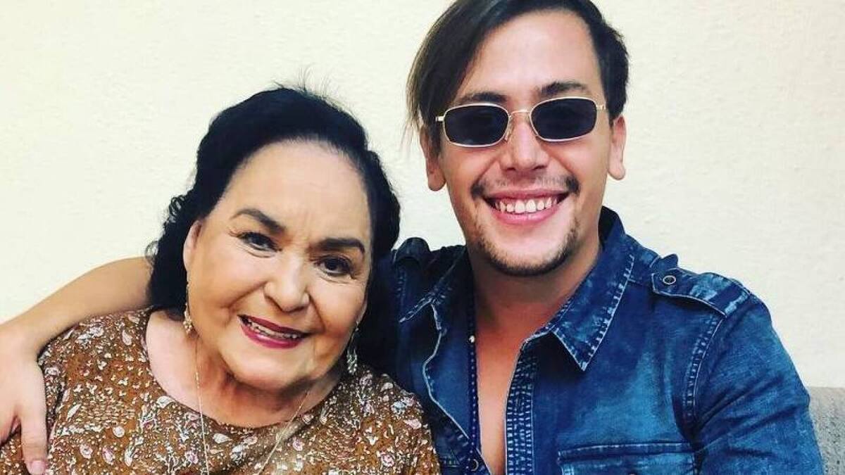 Carmen Salinas y su nieto Manuel Monge