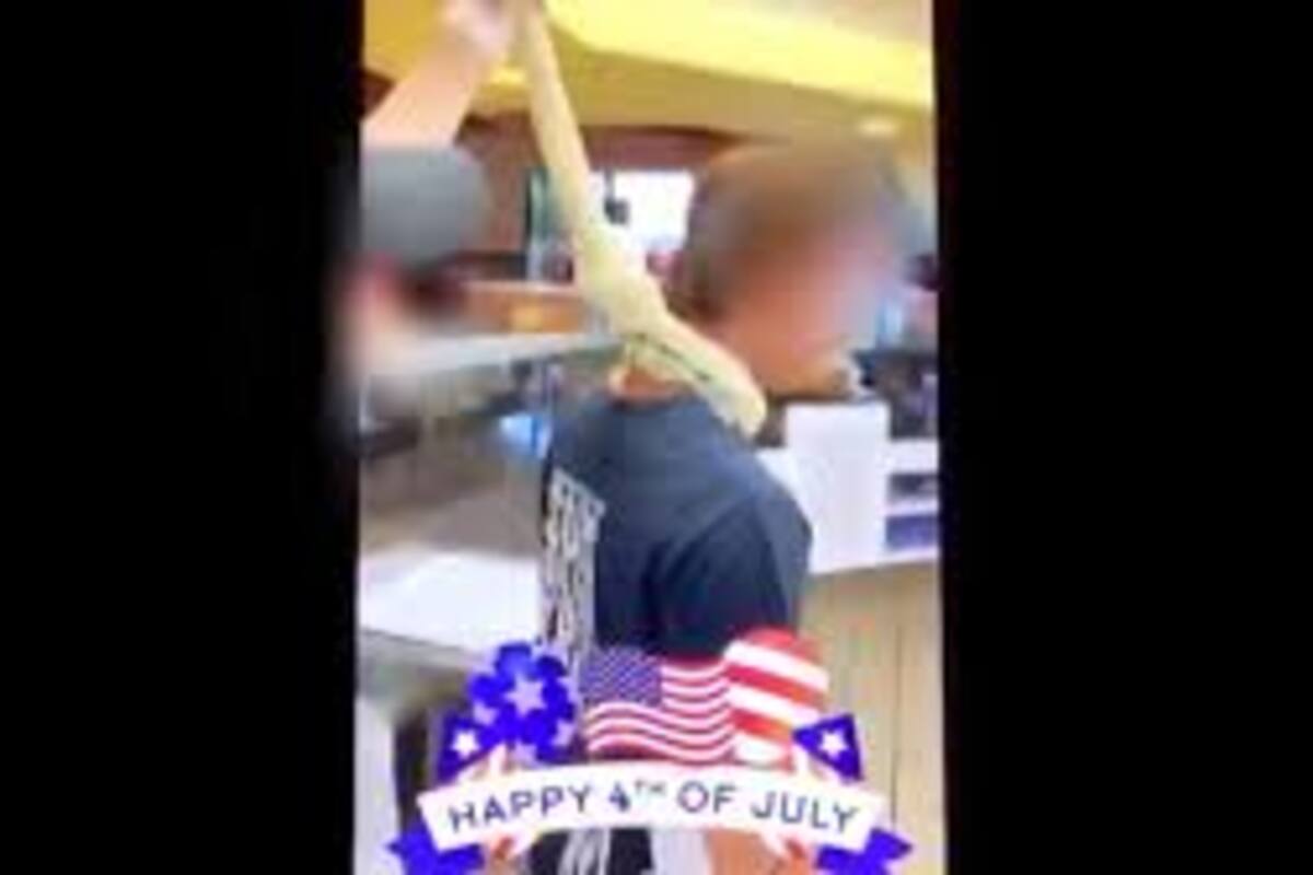 Despiden a empleados de restaurante hacer una soga de masa