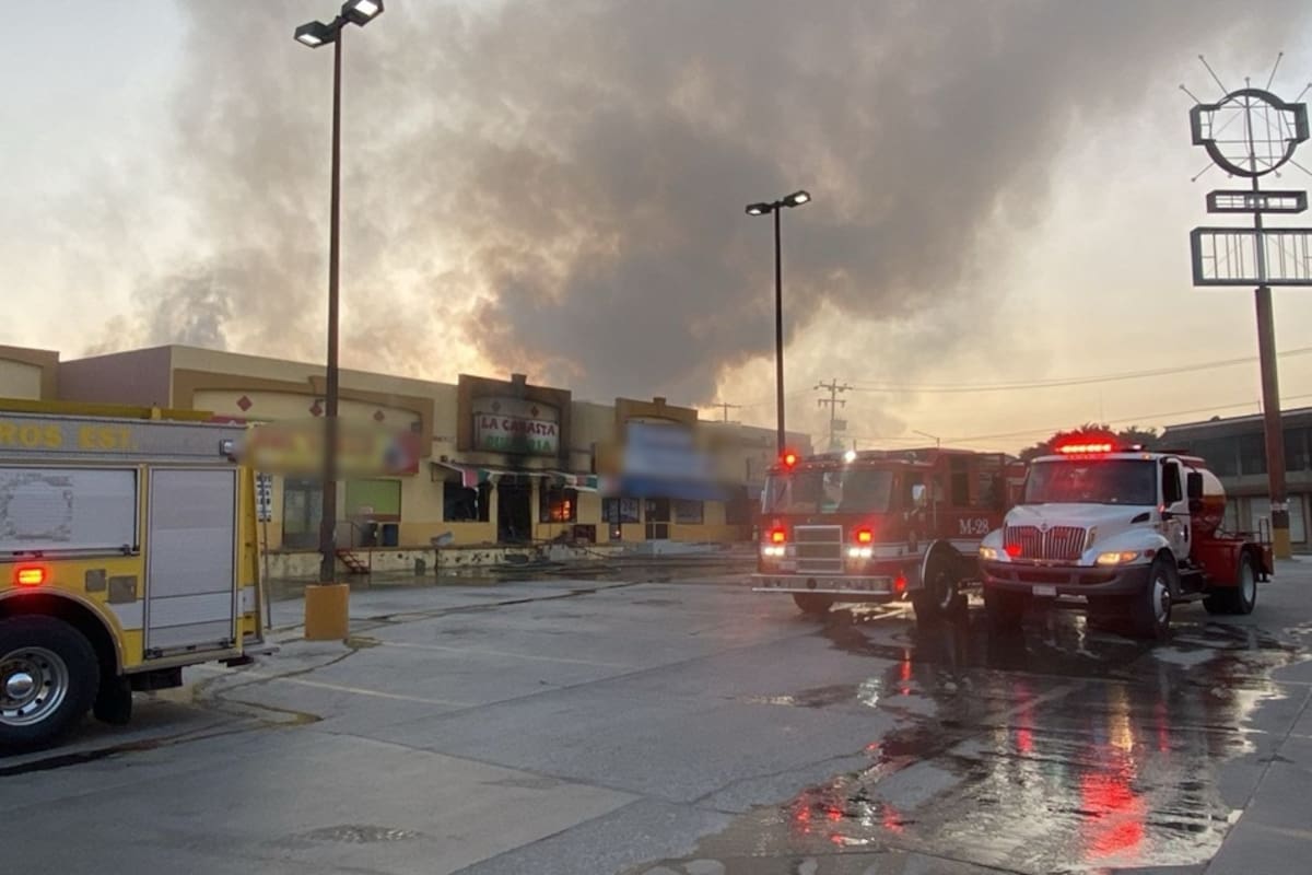Incendio consume tres locales en la colonia Villafontana