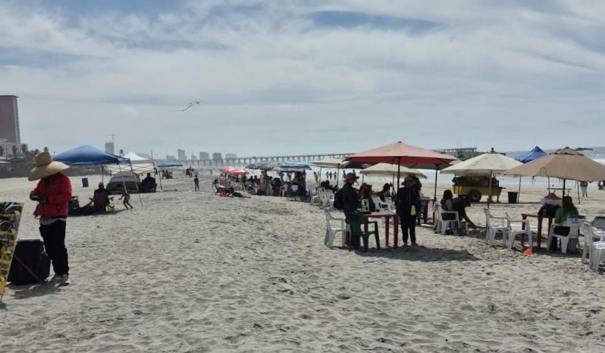Autoridades activaron una torre de vigilancia en la zona costera para supervisar a los bañistas ante el aumento de visitantes, mientras preparan el resto de la infraestructura previo a la Semana Santa. Foto: Carmen Gutierrez