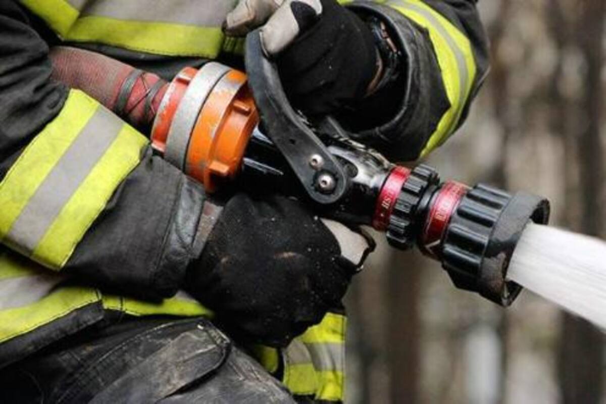 Arde una casa y un edificio tras incendio en El Centro