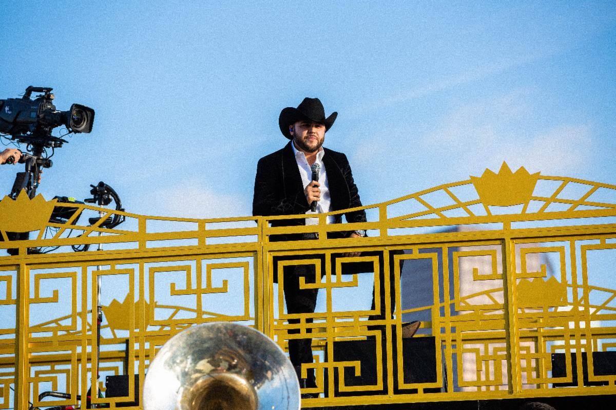 Gerardo Ortiz hace historia en su carrera musical al llevar el regional al Uforia Live