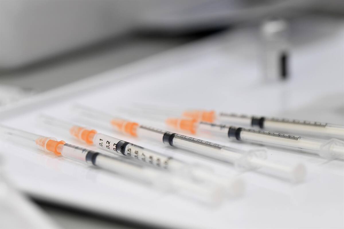 Covid-19: Recibe Irak 100 mil 800 dosis de AstraZeneca