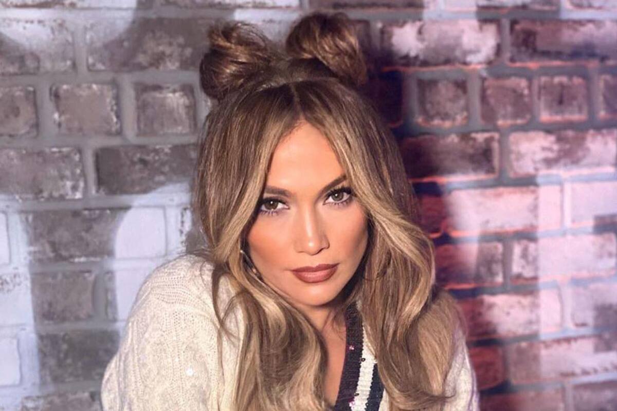 Jennifer Lopez demuestra que no solo es buena para bailar, también puede jugar béisbol