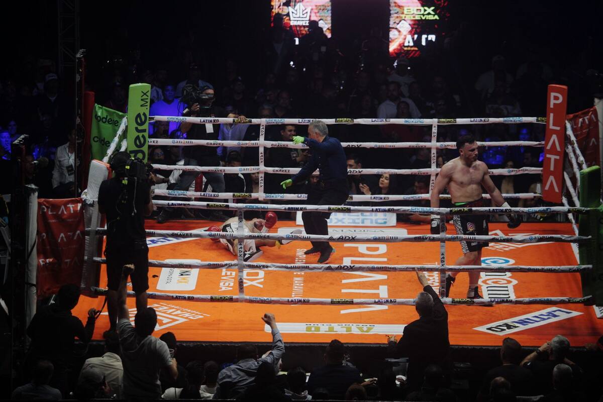 Omar Chávez gana con poderoso nocaut en el debut de la promotora de su papá