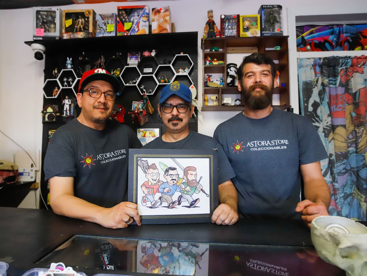 Tres amigos y coleccionistas decidieron convertir su pasión en un espacio abierto para todos; Astora no solo vende comic y figuras, también defiende el derecho a disfrutar lo que amas sin miedo a lo que dirán. Fotos Juan Morales