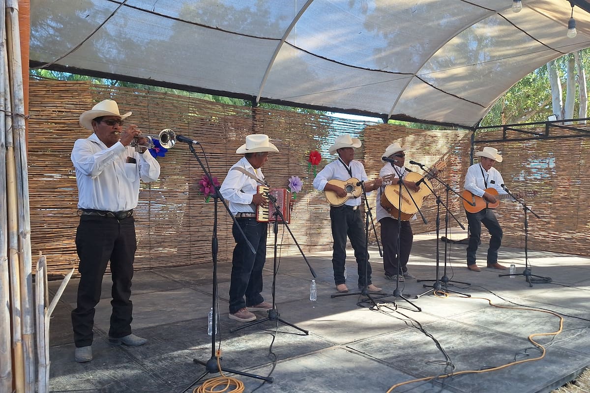 Mariachi Río Yaqui lleva su música tradicional más allá de la frontera