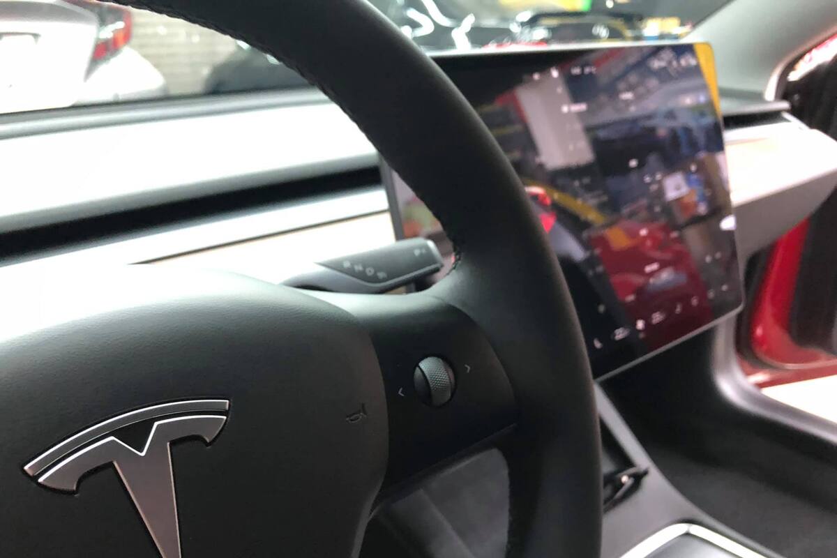 Accidente de un vehículo Tesla ‘sin nadie al volante’ deja dos fallecidos en EU