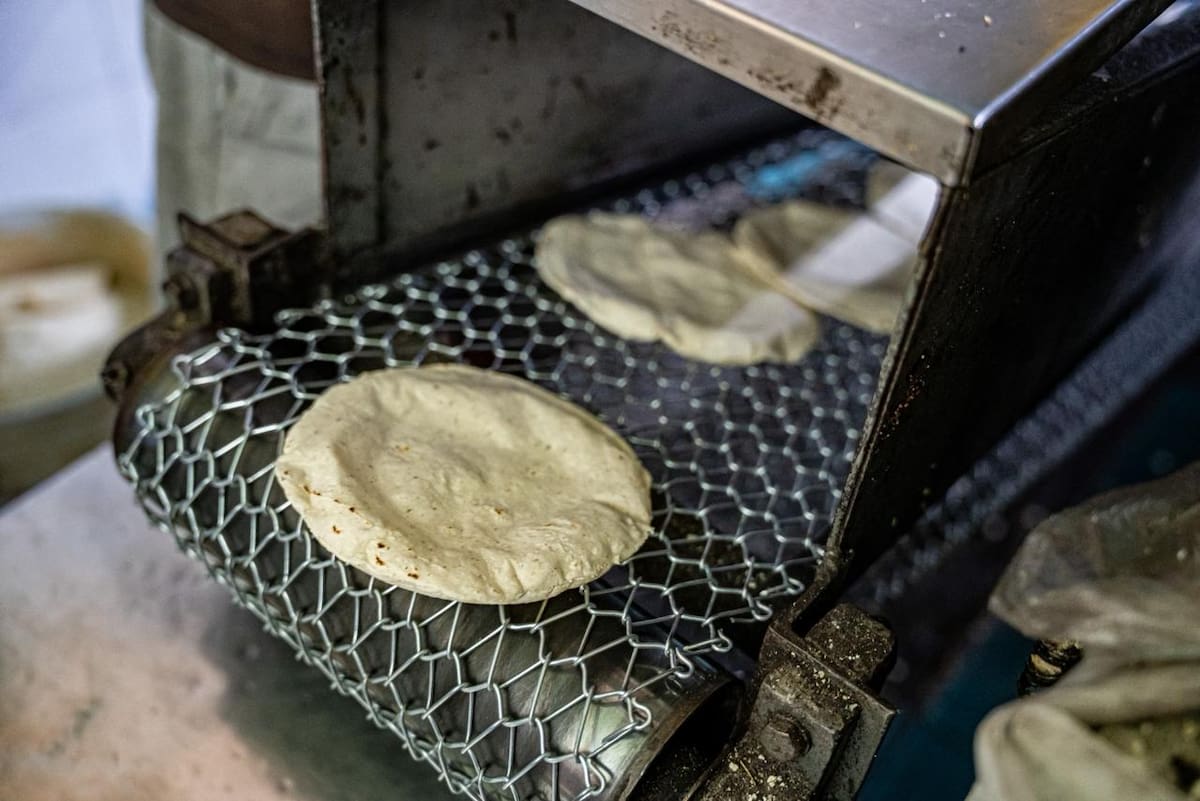 Comerciantes señalan que el abasto de insumos se mantiene estable y que el suministro de maíz continúa sin contratiempos. Foto: Border Zoom