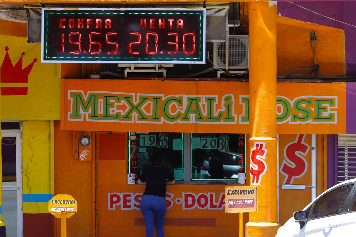 Sube dólar frente al peso durante inicio de semana