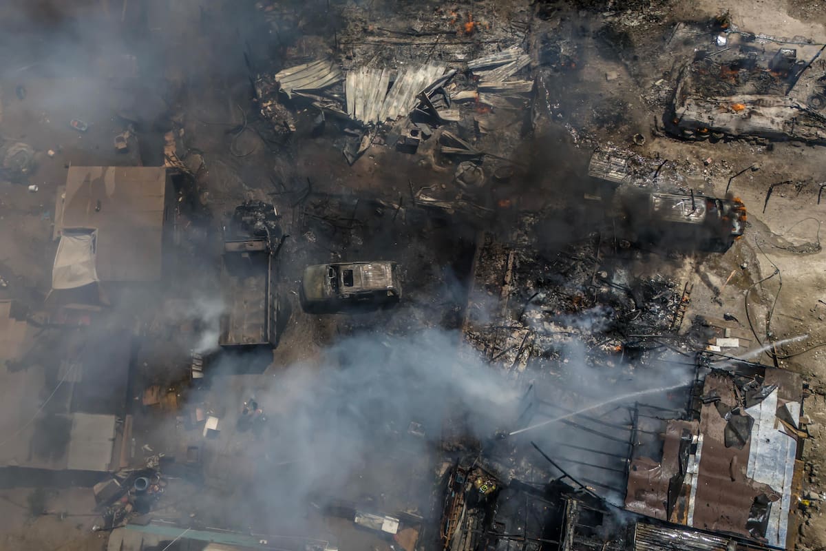 Incendio arrasa con 15 viviendas en Terrazas del Valle