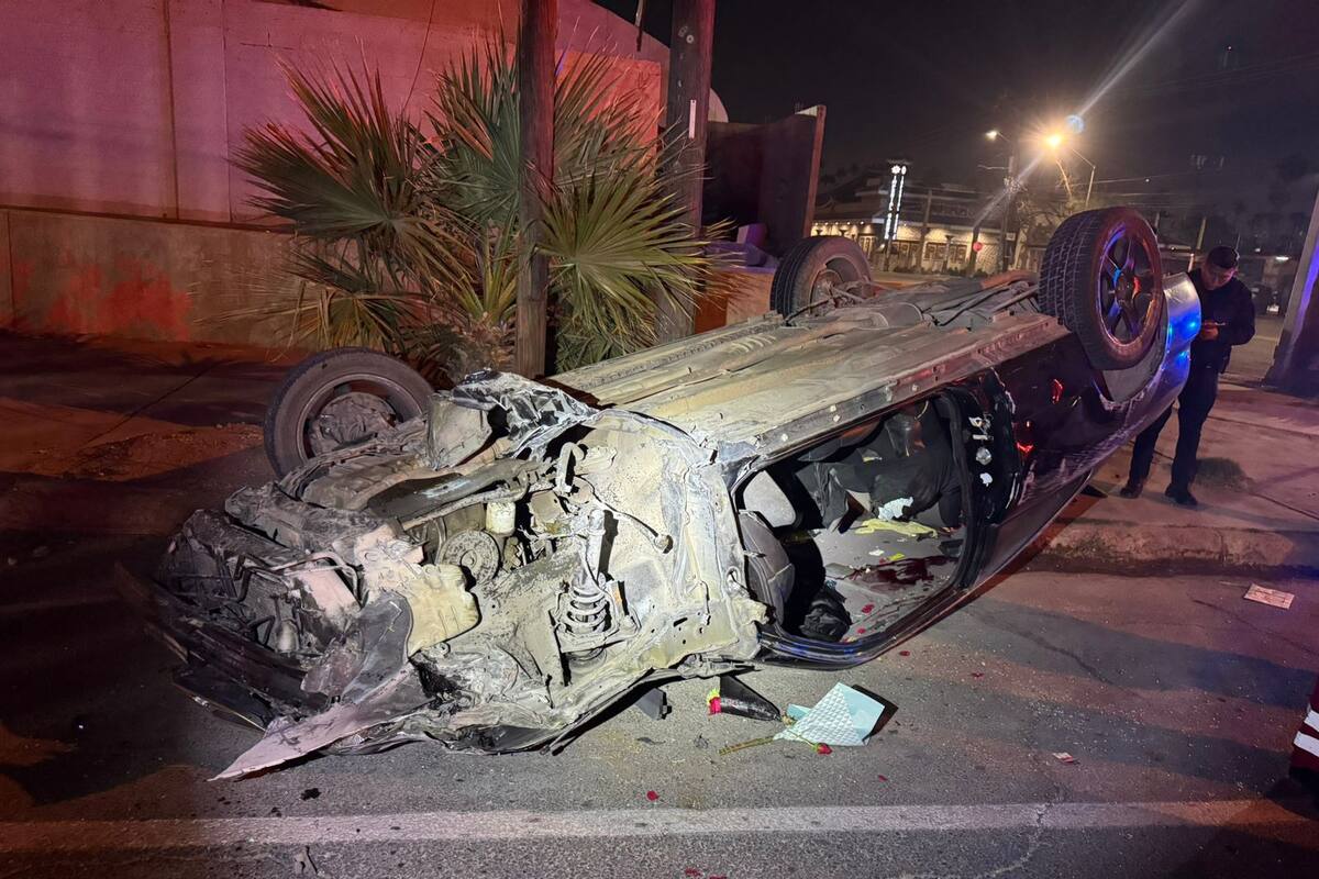 Choque múltiple y volcadura deja tres lesionadas en fila fronteriza
