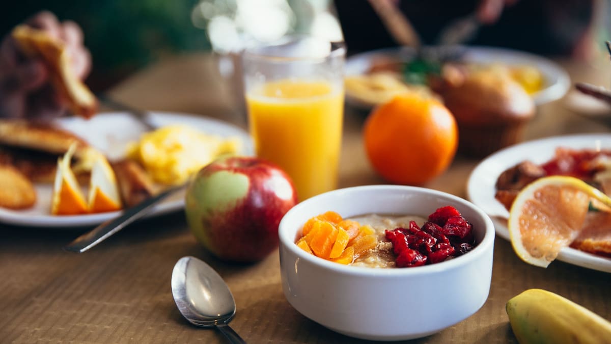 Desayunar más allá de las 9:00 de la mañana podría tener consecuencias negativas para la salud | Foto: Especial