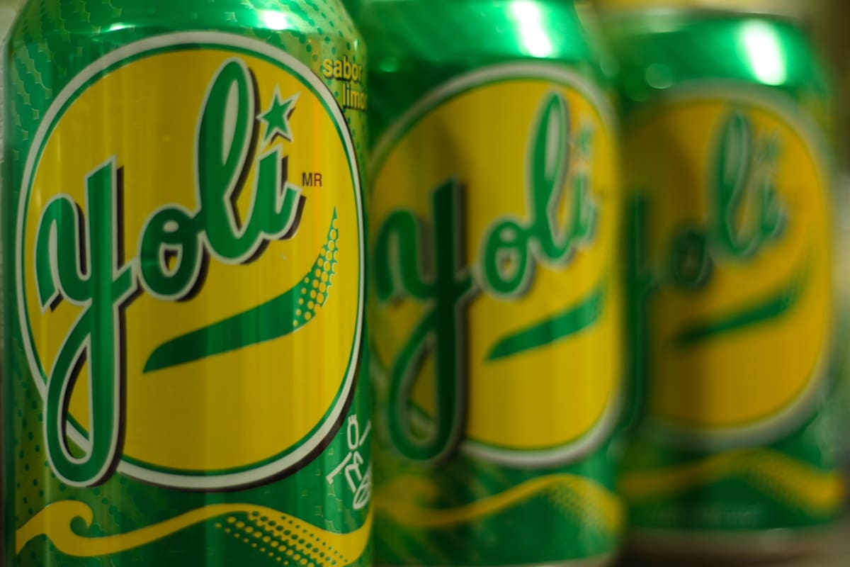 La frase “Se le botó la canica” tiene su origen en los refrescos Yoli, esta es su historia