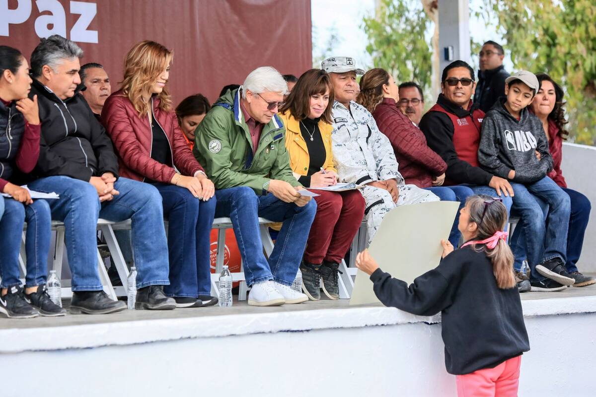 Atiende Jaime Bonilla a pobladores de San Felipe