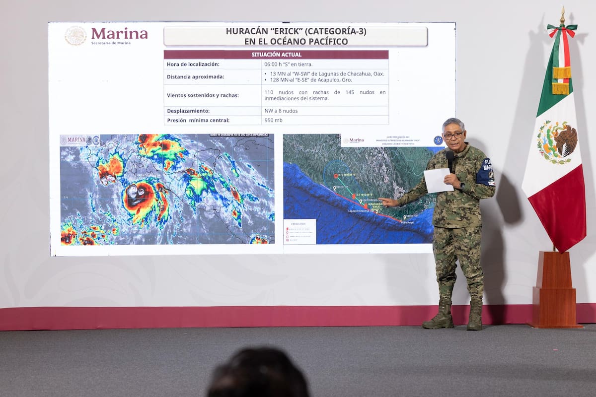 Huracán “Erick” impactó Oaxaca como categoría 3 y se degrada rumbo a Michoacán, reporta Semar | Crédito: Presidencia