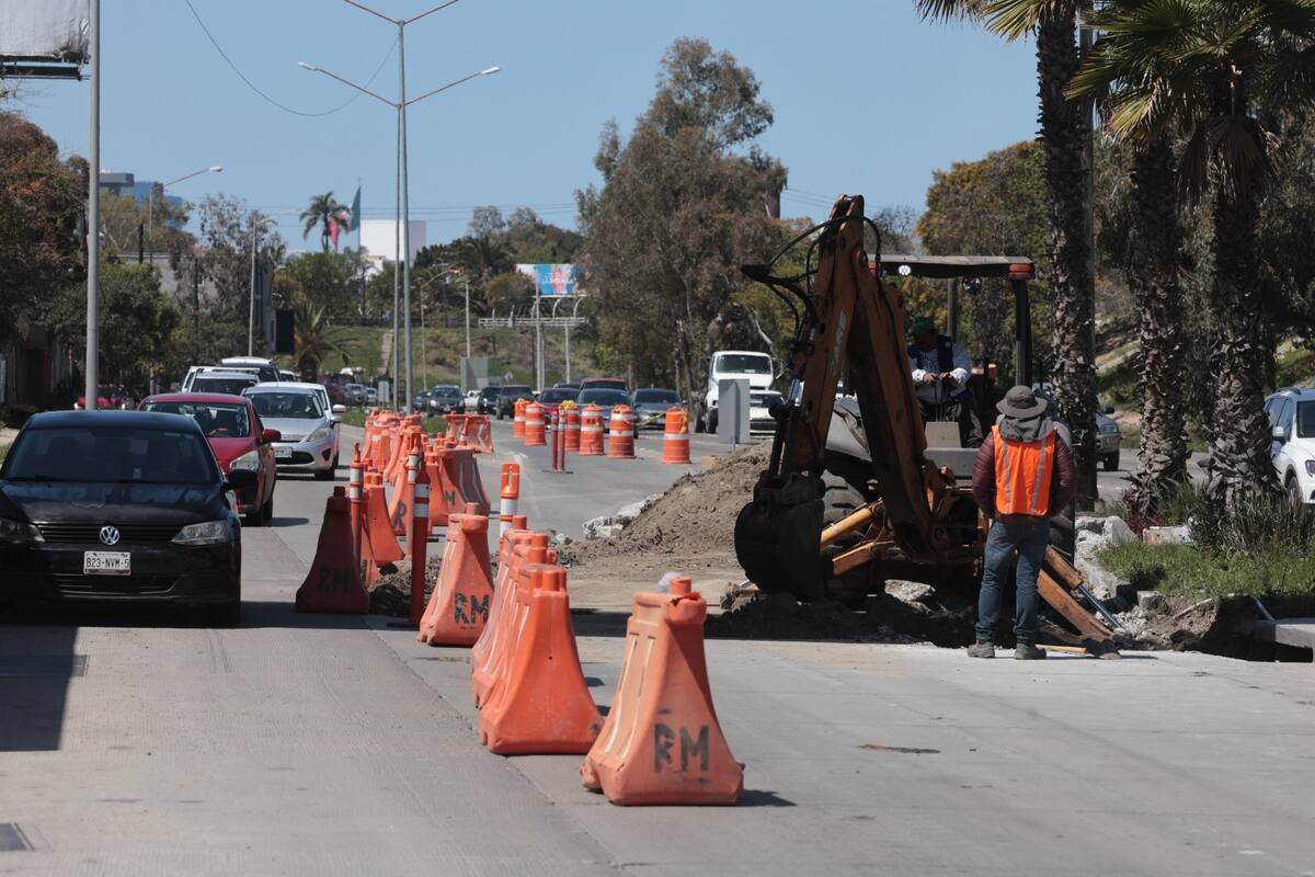 Invierten 8 mdp para rehabilitar socavones en vía rápida de Tijuana