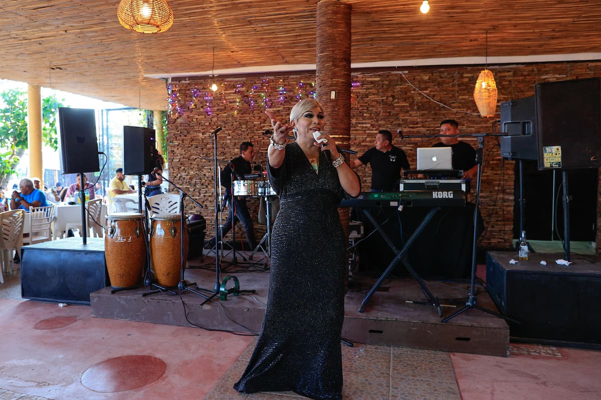 Comunidad LGBTQ+ en Acapulco recuenta los daños provocados por huracán 'Otis'