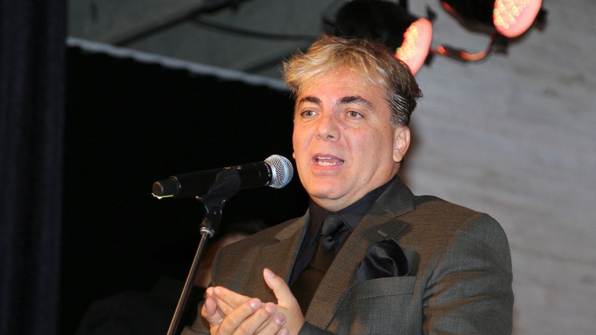 Cristian Castro revela que está por finalizar la preparatoria y continuará con estudios universitarios, motivado por la influencia de su madre