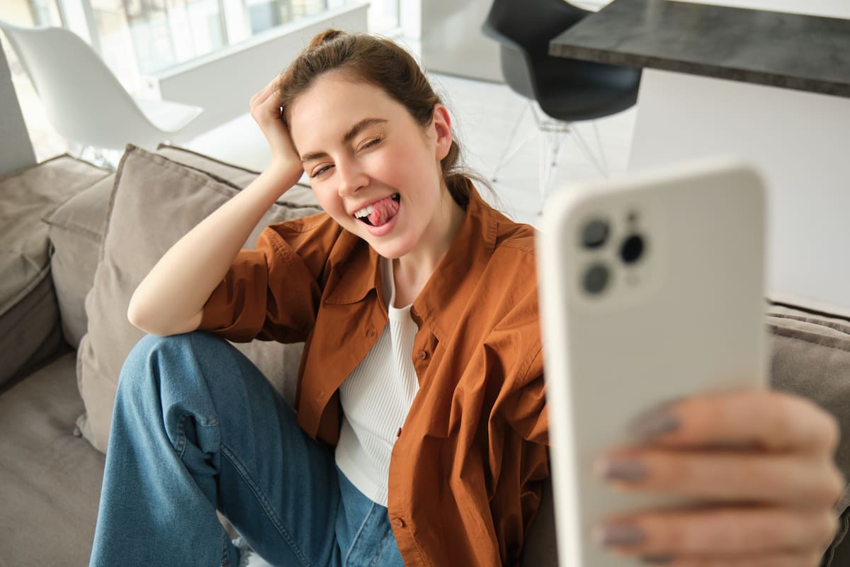 Las publicaciones en redes sociales, consideradas por sí solas, son insuficientes para acreditar una causa de rescisión. | Magnific