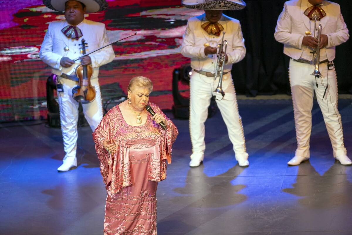 Mejora estado de salud de Paquita la del Barrio tras trombosis