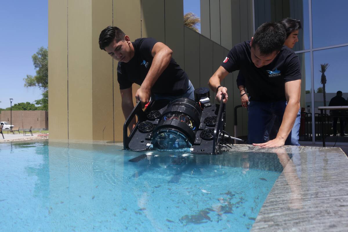 Jóvenes desarrollan submarino a favor del medio ambiente