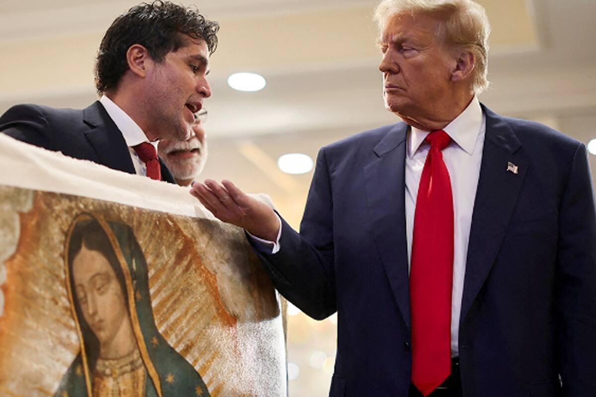 Eduardo Verástegui reaparece apoyando a Donald Trump y le entrega imagen de la Virgen de Guadalupe