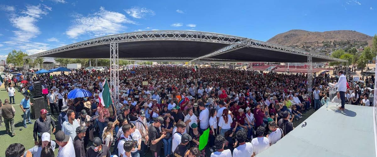 Ismael Burgueño Ruiz dirigió un mensaje a más de 10 mil asistentes reunidos en la Unidad Deportiva Mariano Matamoros, en Tijuana. Foto: Cortesía