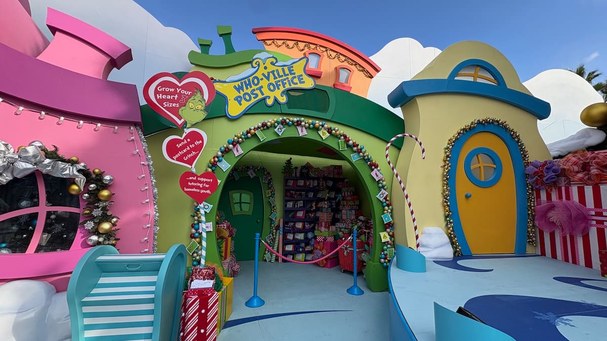 Los visitantes quedaran deslumbrados al entrar a Universal Plaza, artículos exclusivos, y con la presencia del Grinch. Foto: Ana Gomez