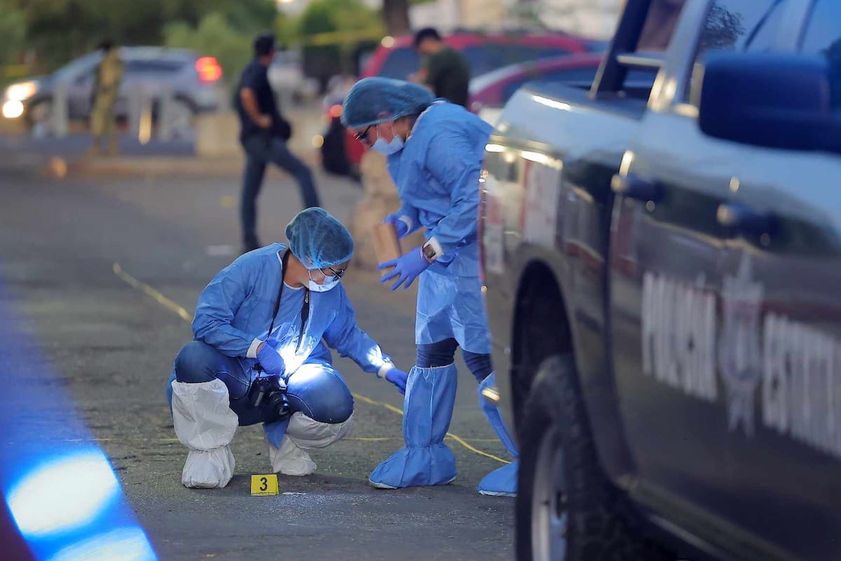 Hombre de 40 años herido en la espalda tras balacera afuera del IMSS