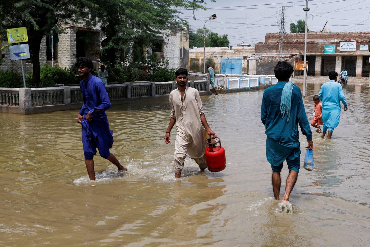 De un horno a la inundación: La ciudad más calurosa del mundo en Pakistán ahora está bajo el agua