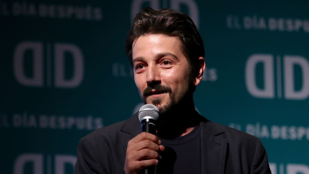 Diego Luna explota contra los costos del Mundial 2026: “Es como si el fútbol se hubiera vuelto la ópera”