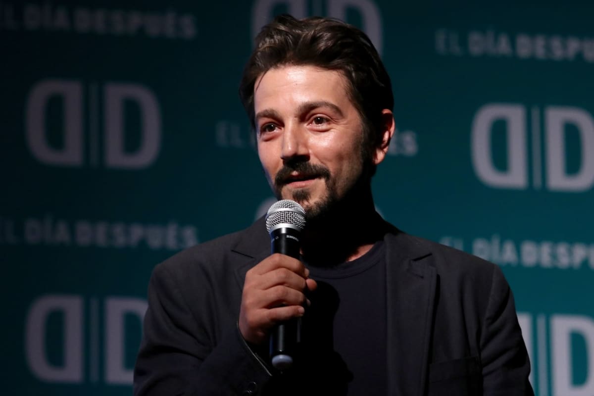Diego Luna explota contra los costos del Mundial 2026: “Es como si el fútbol se hubiera vuelto la ópera”