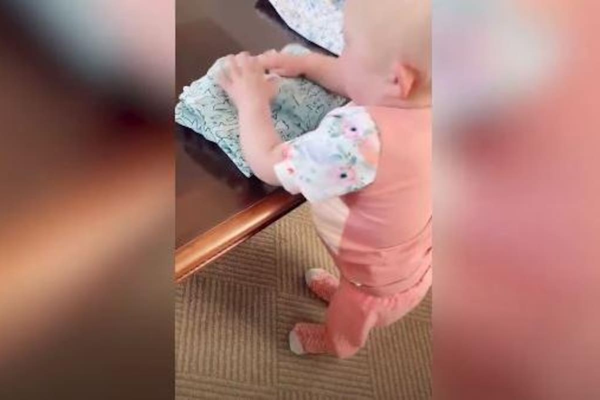 Niña muestra como dobla su ropa y se viraliza en redes sociales