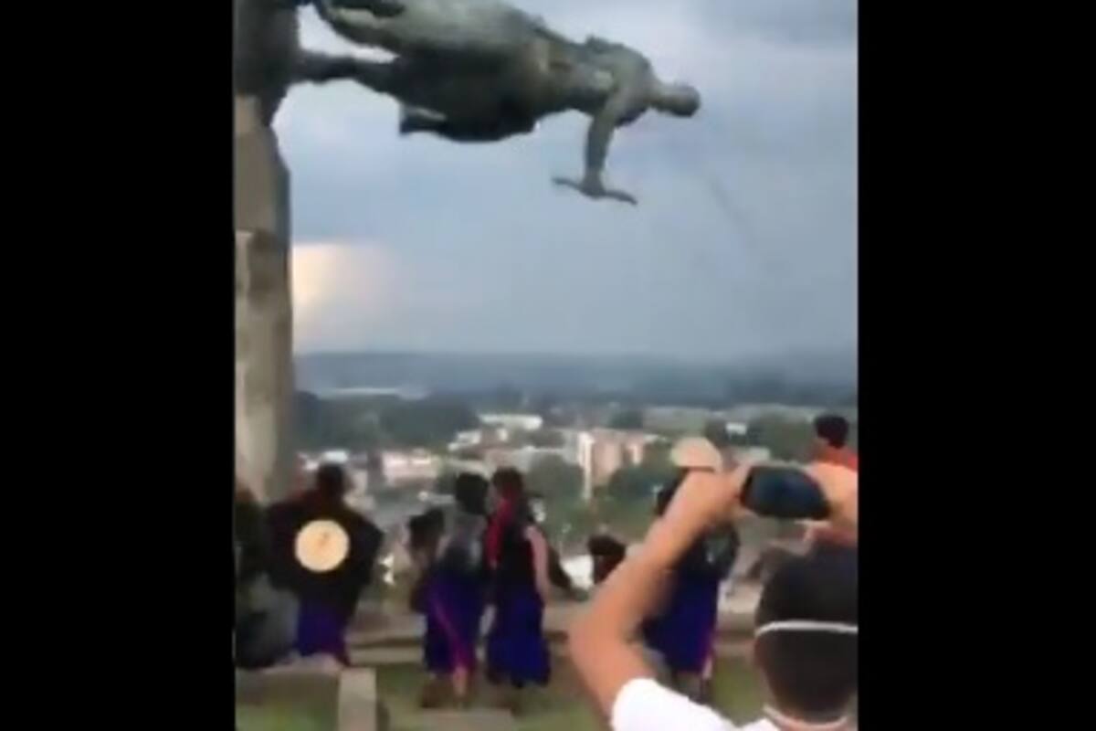 VIDEO: Manifestantes indígenas de Colombia derribaron estatua del fundador de Popayán, Sebastián De Belalcázar