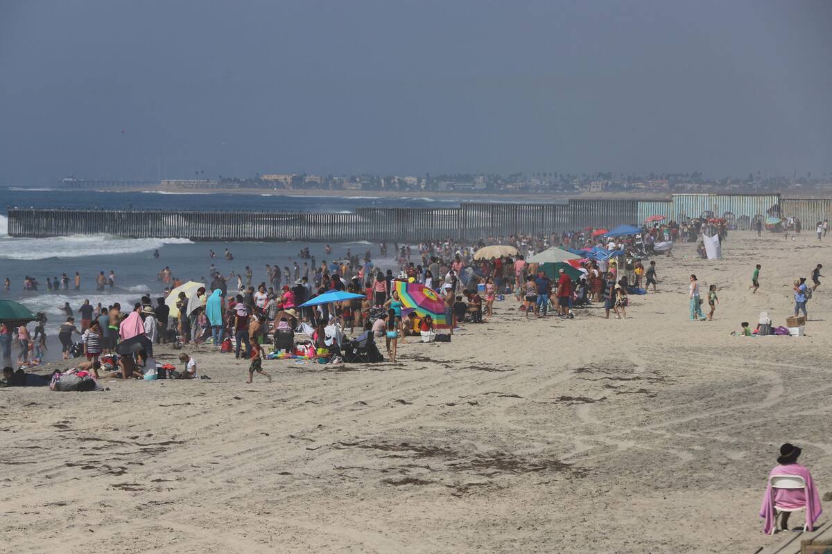 Recibe playas a 3 mil bañistas; no todos respetan el reglamento