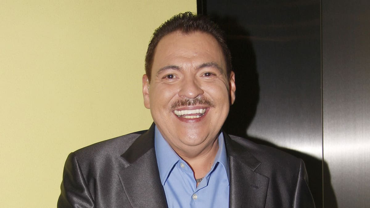 Julio Preciado explota contra Volaris en Tijuana por vuelo retrasado.