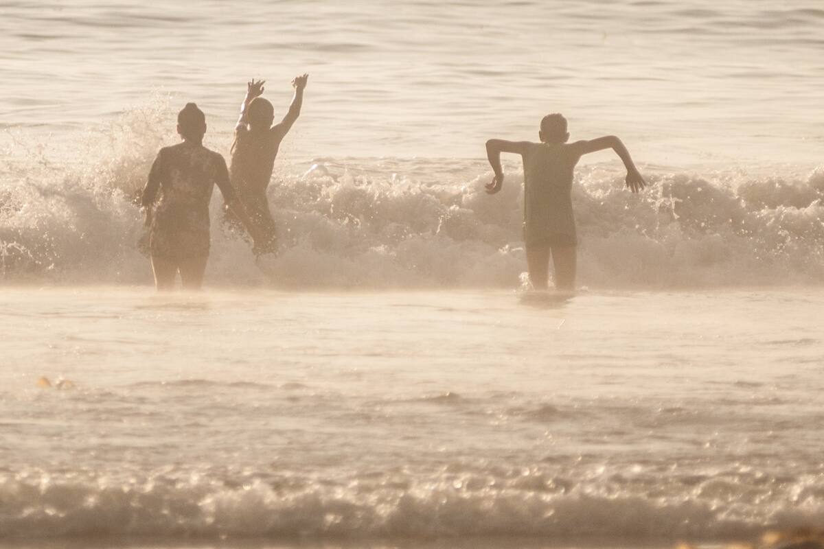 Salvavidas han rescatado a 4 bañistas desde reapertura de playas