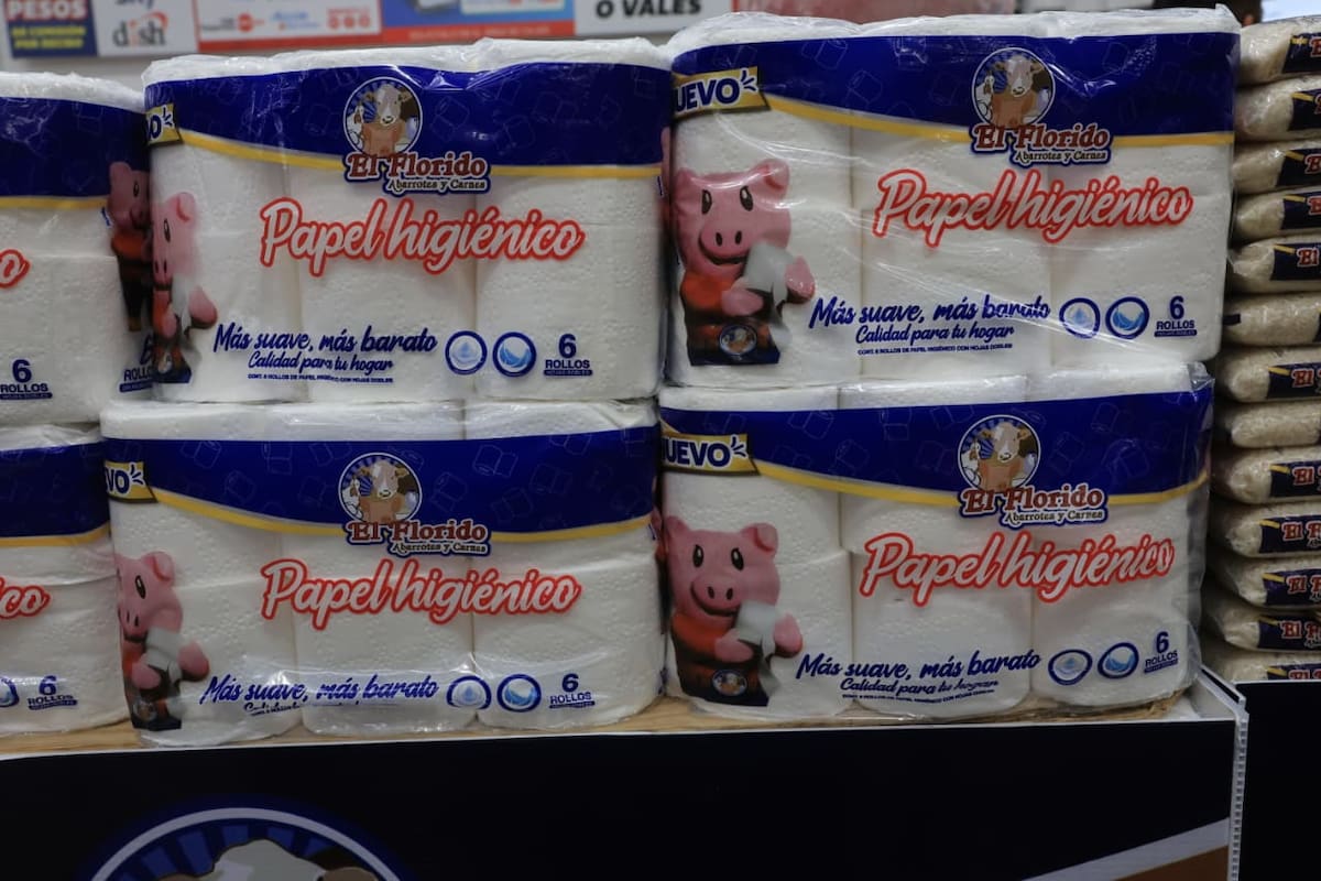 El Florido inició la venta de arroz y papel higiénico bajo su propia marca en sus 66 sucursales. Foto: Sergio Ortiz