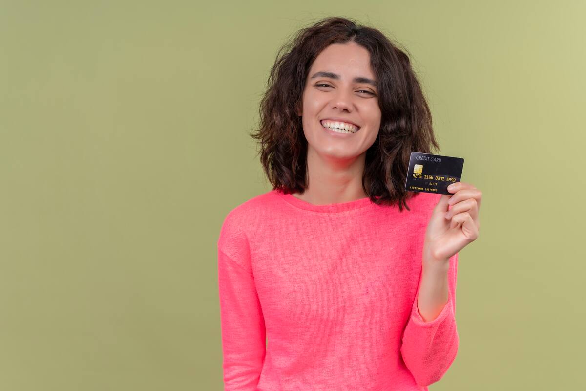 ¿Cuáles son los requisitos mínimos para poder sacar tu primera tarjeta de crédito?
