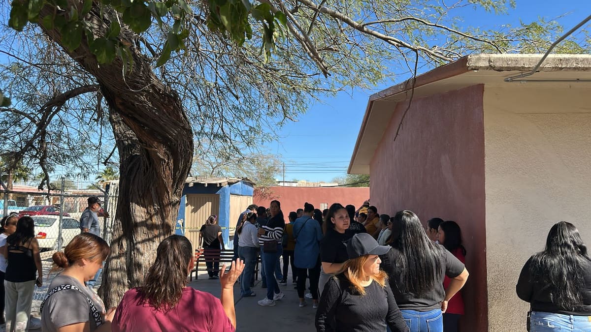 Tras el caso de intoxicación que afectó a varios alumnos de la primaria Juan G. Cabral, ocurrido en marzo pasado, autoridades sanitarias confirmaron el retiro de concesiones de cooperativas escolares a la maestra Ana Josefina Montaño, quien operaba diversos puntos de venta dentro de planteles educativos l Foto: Cortesía