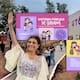 El trabajo de cuidar a un familiar enfermo en casa es invisible, agotador y casi nunca remunerado, y a partir de esta semana mil mujeres en la Ciudad de México comenzarán a recibir un apoyo económico mensual como parte de un nuevo programa que también les abre las Utopías