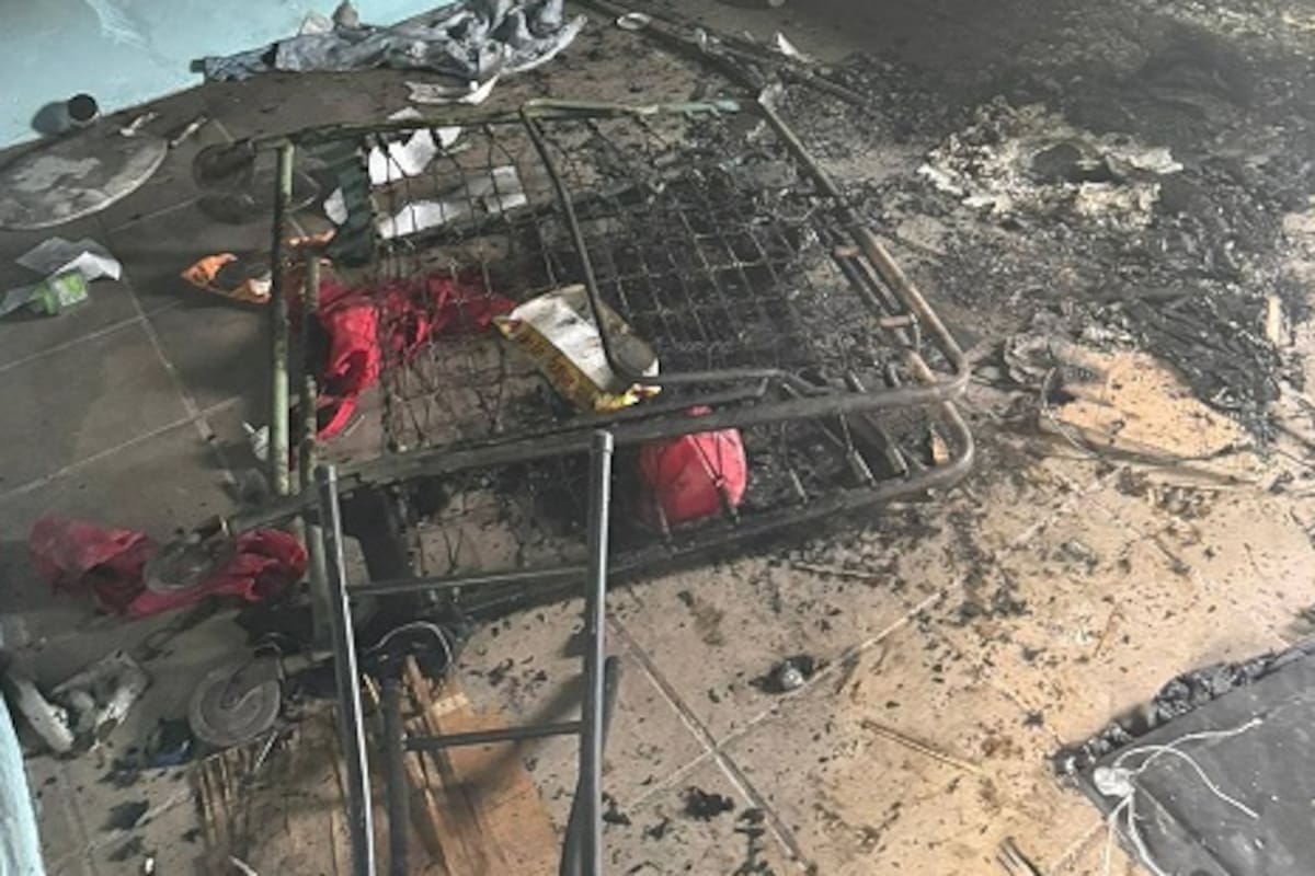 Rescatan a hombre atrapado en incendio en Pueblo Nuevo