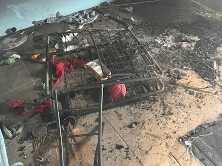 Rescatan a hombre atrapado en incendio en Pueblo Nuevo