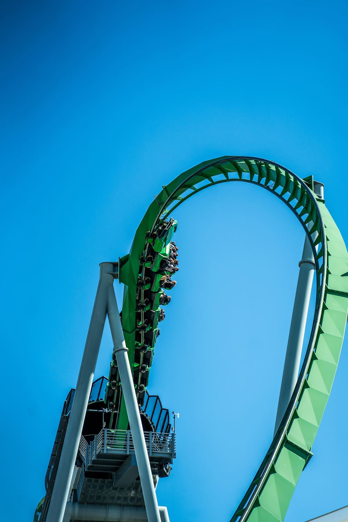 La muerte de Kevin Rodríguez Zavala, un hombre de 32 años, ha puesto bajo escrutinio a Universal Orlando Resort y a su nueva atracción Stardust Racers, ubicada en el parque temático Epic Universe. | Crédito: @UniversalORL
