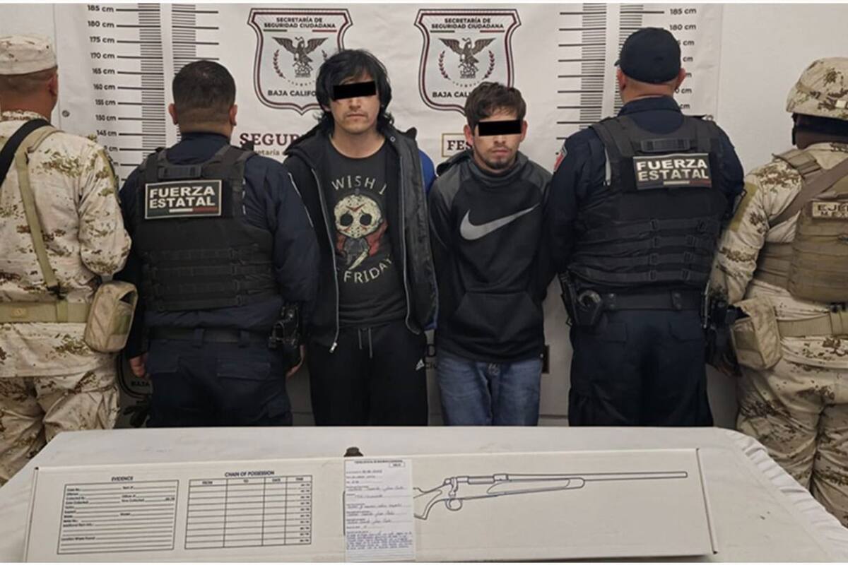 Detienen en Ensenada a sujetos con arma de fuego y vehículo robado
