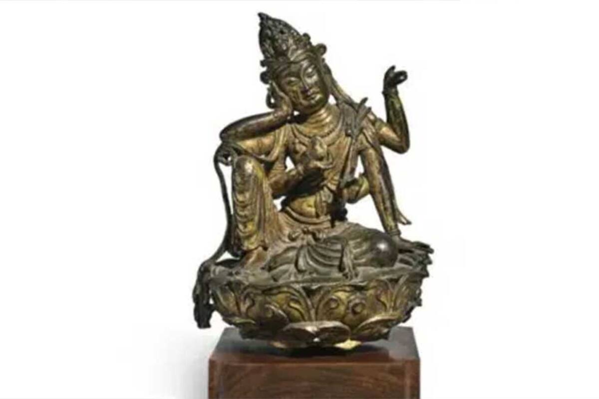 Venden estatua budista china por más 1.3 mde en subasta