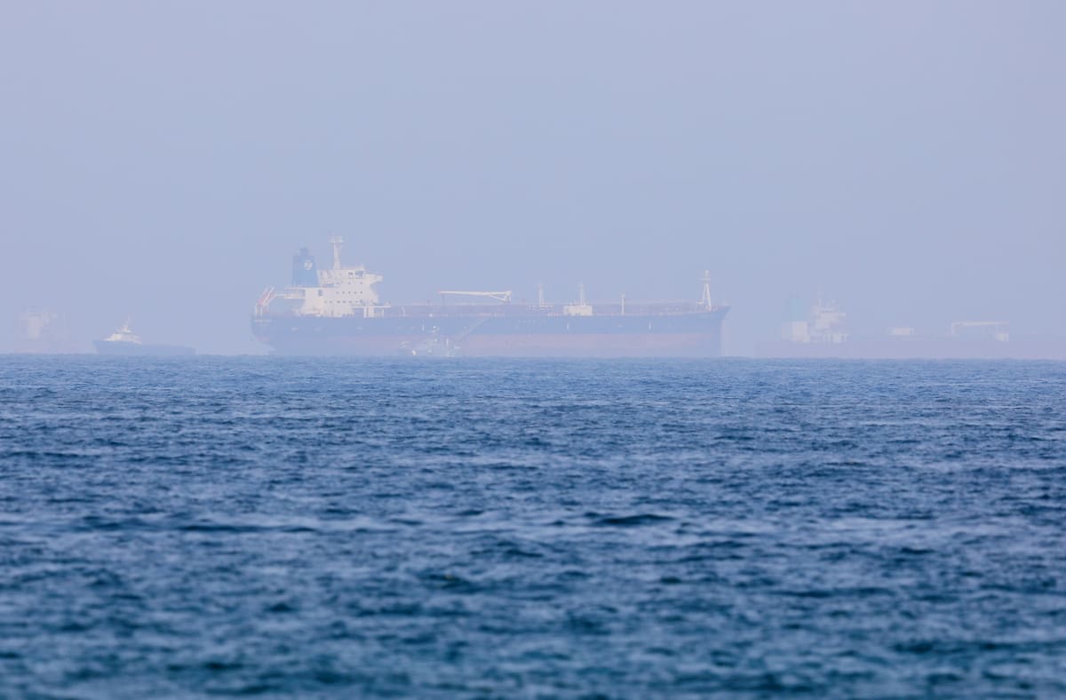 Mercer Street, un tanquero administrado por una firma israelí que fue atacado la semana pasada se ve en el Puerto de Fujairah, Emiratos Árabes Unidos, Agosto 3, 2021. REUTERS/Rula Rouhana
