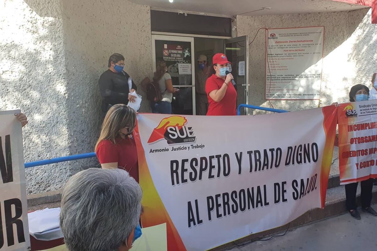 Protestan empleados de Isssteson Cajeme por falta de medicamentos y nulo pago de prestaciones