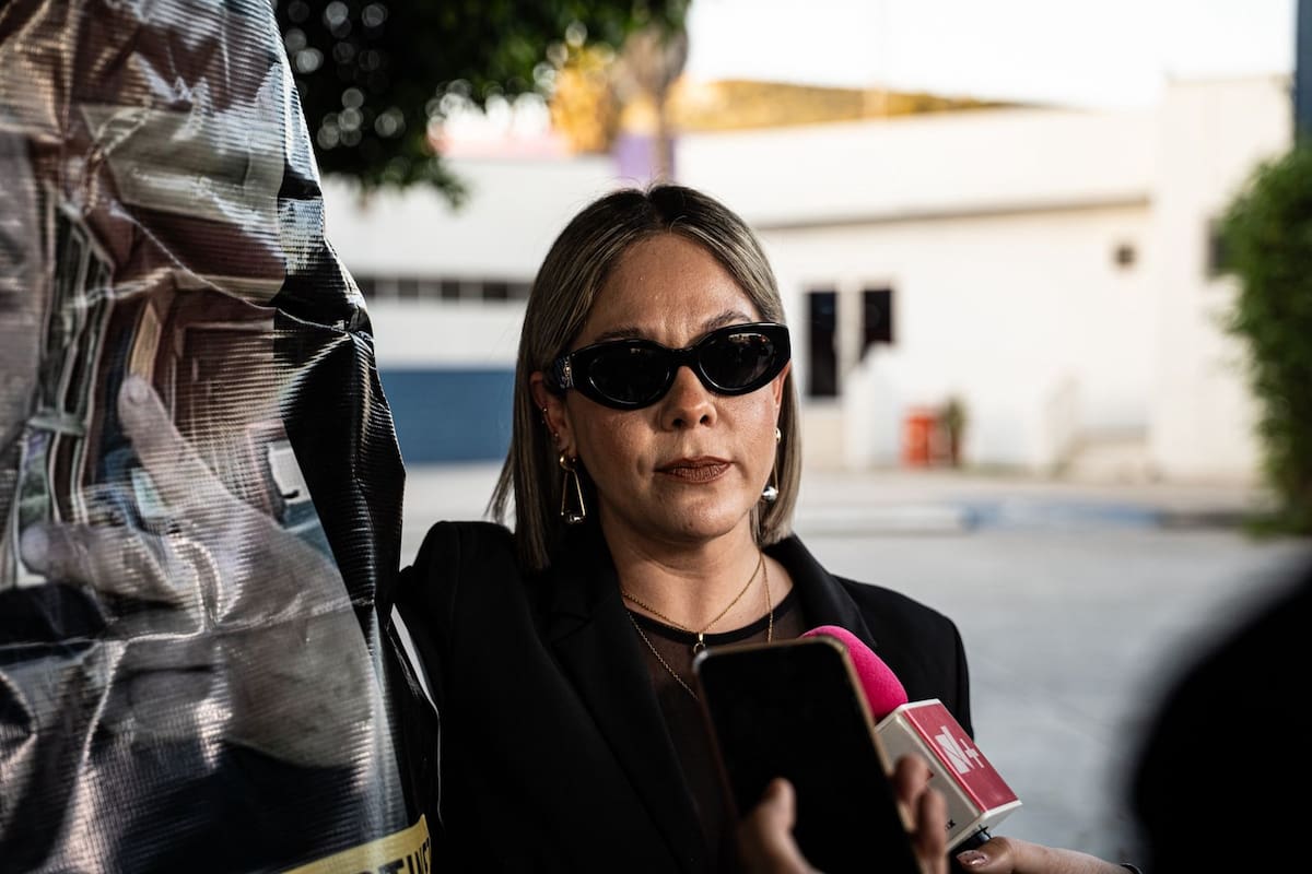 Familiares de una menor víctima de violación se manifestaron en las instalaciones de la Fiscalía para exigir la detención del presunto agresor. Foto: Border Zoom